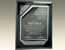 Diplomas y reconocimientos